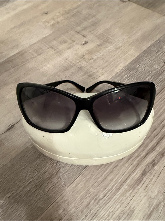 Coach Accessories - Coach Black Cat-Eye Sunglasses with Gray Gradient Lenses